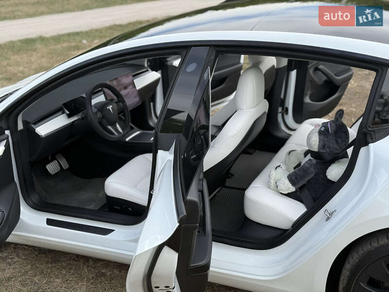 Седан Tesla Model 3 2022 в Кропивницком