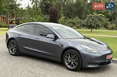 Седан Tesla Model 3 2022 в 