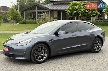 Седан Tesla Model 3 2022 в 
