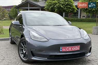 Седан Tesla Model 3 2022 в 