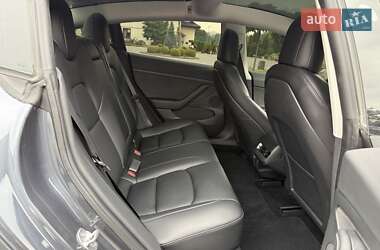 Седан Tesla Model 3 2022 в 