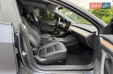 Седан Tesla Model 3 2022 в 