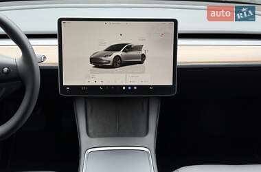 Седан Tesla Model 3 2022 в 