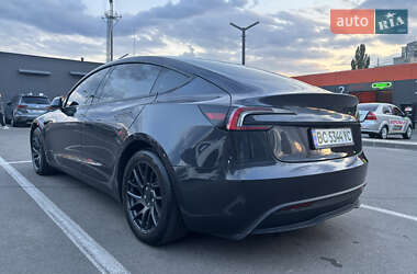 Седан Tesla Model 3 2024 в 