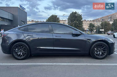 Седан Tesla Model 3 2024 в 