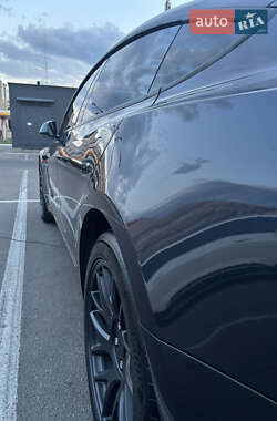 Седан Tesla Model 3 2024 в 