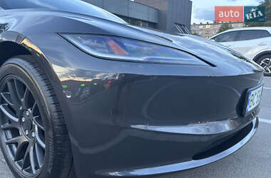 Седан Tesla Model 3 2024 в 