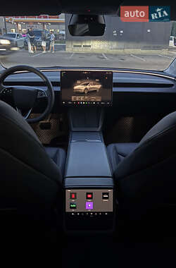 Седан Tesla Model 3 2024 в 
