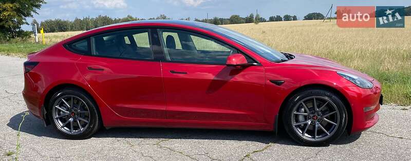 Седан Tesla Model 3 2022 в Киеве
