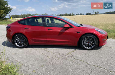 Седан Tesla Model 3 2022 в 