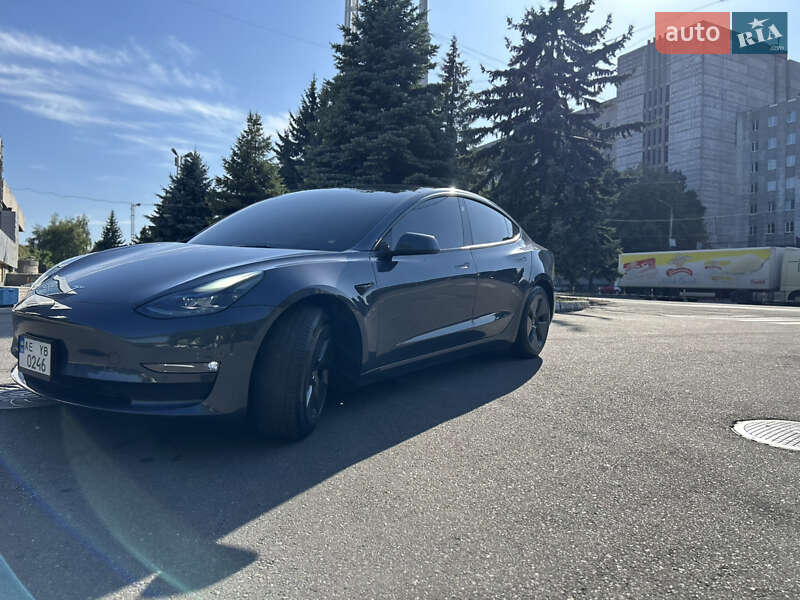Седан Tesla Model 3 2022 в Днепре