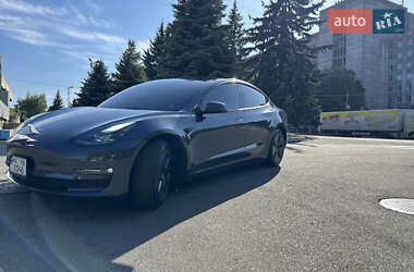Седан Tesla Model 3 2022 в 