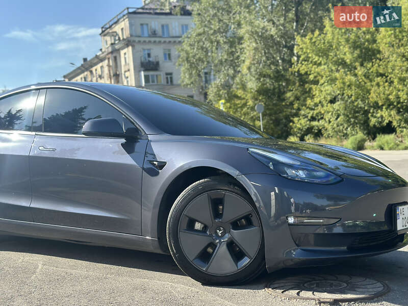 Седан Tesla Model 3 2022 в Днепре