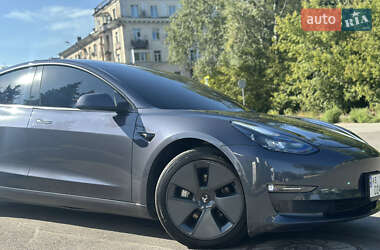 Седан Tesla Model 3 2022 в 