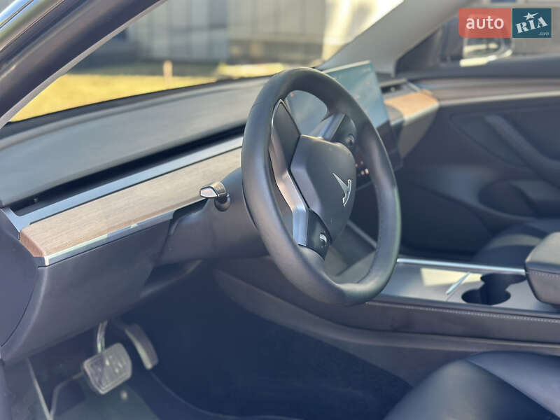 Седан Tesla Model 3 2022 в Днепре