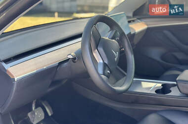 Седан Tesla Model 3 2022 в 