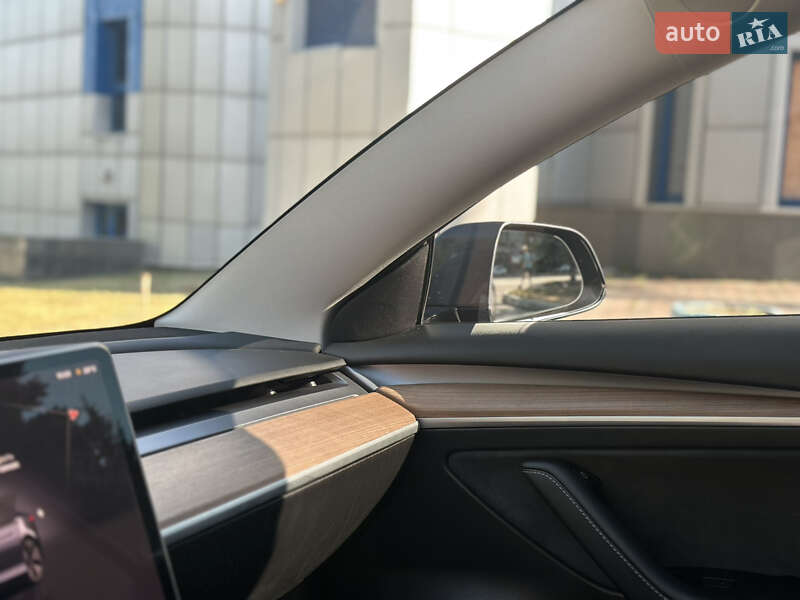 Седан Tesla Model 3 2022 в Днепре
