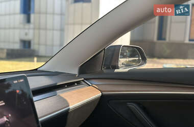 Седан Tesla Model 3 2022 в 