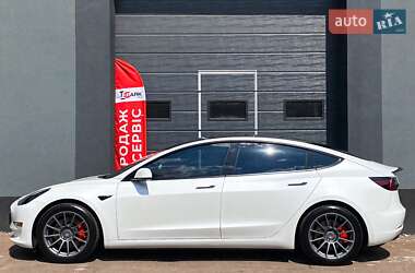 Седан Tesla Model 3 2022 в 