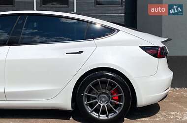 Седан Tesla Model 3 2022 в 