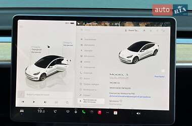 Седан Tesla Model 3 2022 в 