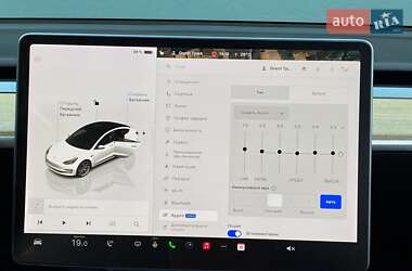 Седан Tesla Model 3 2022 в 