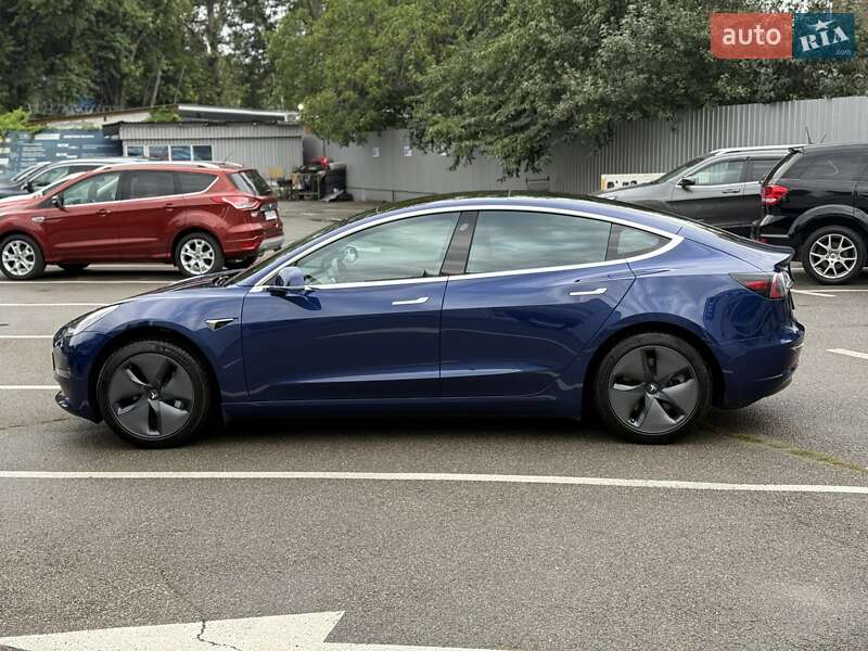 Седан Tesla Model 3 2019 в Киеве