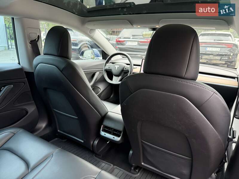 Седан Tesla Model 3 2019 в Киеве