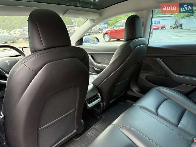 Седан Tesla Model 3 2019 в Киеве