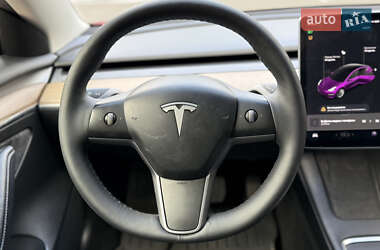 Седан Tesla Model 3 2022 в 