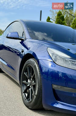 Седан Tesla Model 3 2020 в 