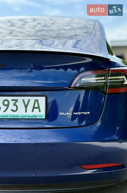 Седан Tesla Model 3 2020 в 