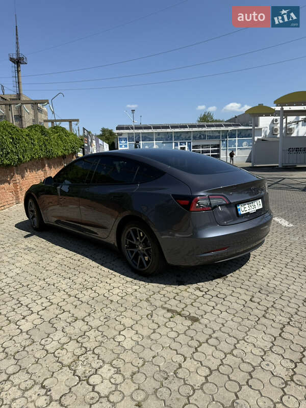 Седан Tesla Model 3 2023 в Чернівцях