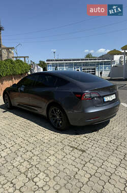 Седан Tesla Model 3 2023 в 