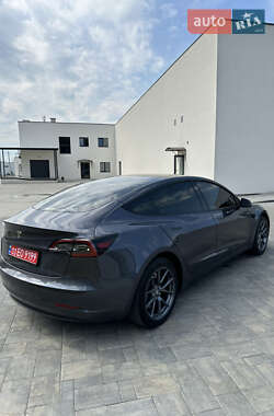 Седан Tesla Model 3 2023 в 