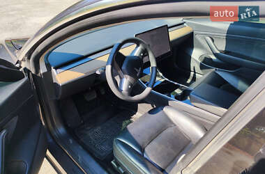 Седан Tesla Model 3 2020 в 