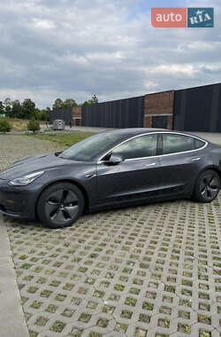 Седан Tesla Model 3 2019 в 
