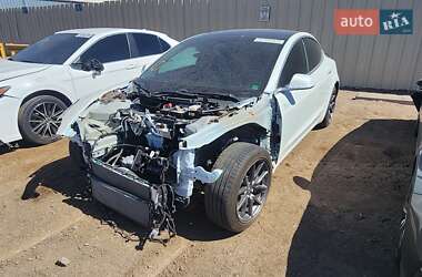 Седан Tesla Model 3 2020 в 