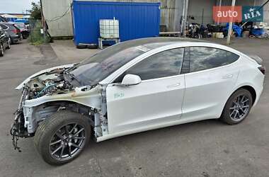 Седан Tesla Model 3 2020 в 