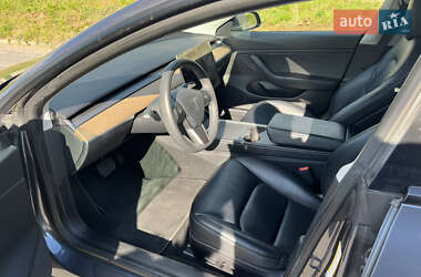 Седан Tesla Model 3 2020 в 