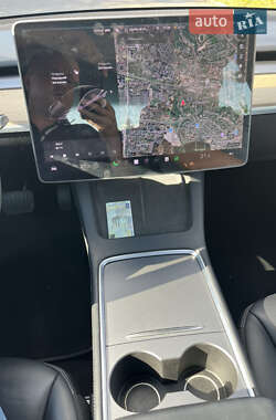 Седан Tesla Model 3 2020 в 