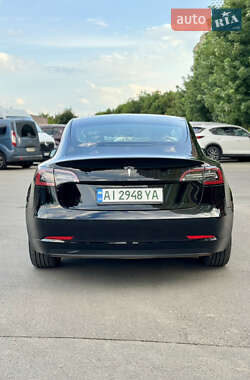 Седан Tesla Model 3 2022 в 