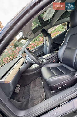 Седан Tesla Model 3 2022 в 