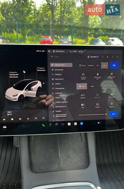 Седан Tesla Model 3 2022 в 