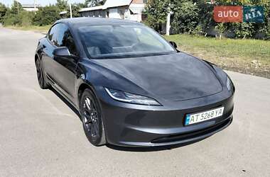 Седан Tesla Model 3 2024 в 
