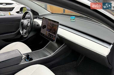 Седан Tesla Model 3 2019 в 
