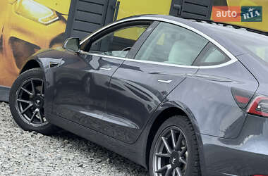 Седан Tesla Model 3 2019 в 