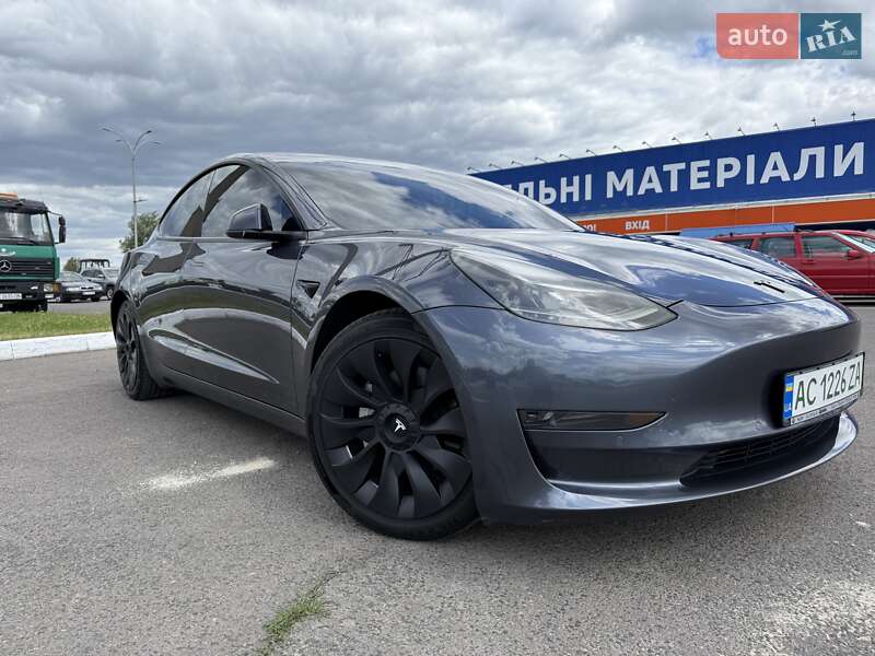 Седан Tesla Model 3 2022 в 