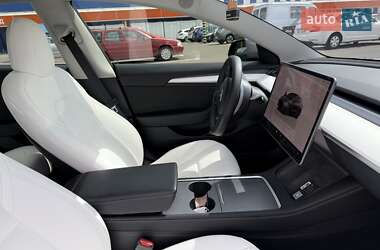 Седан Tesla Model 3 2022 в 