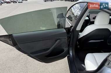 Седан Tesla Model 3 2022 в 